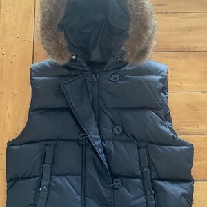 Woman’s GAP Black Puffer Vest with Faux Fur Trim
